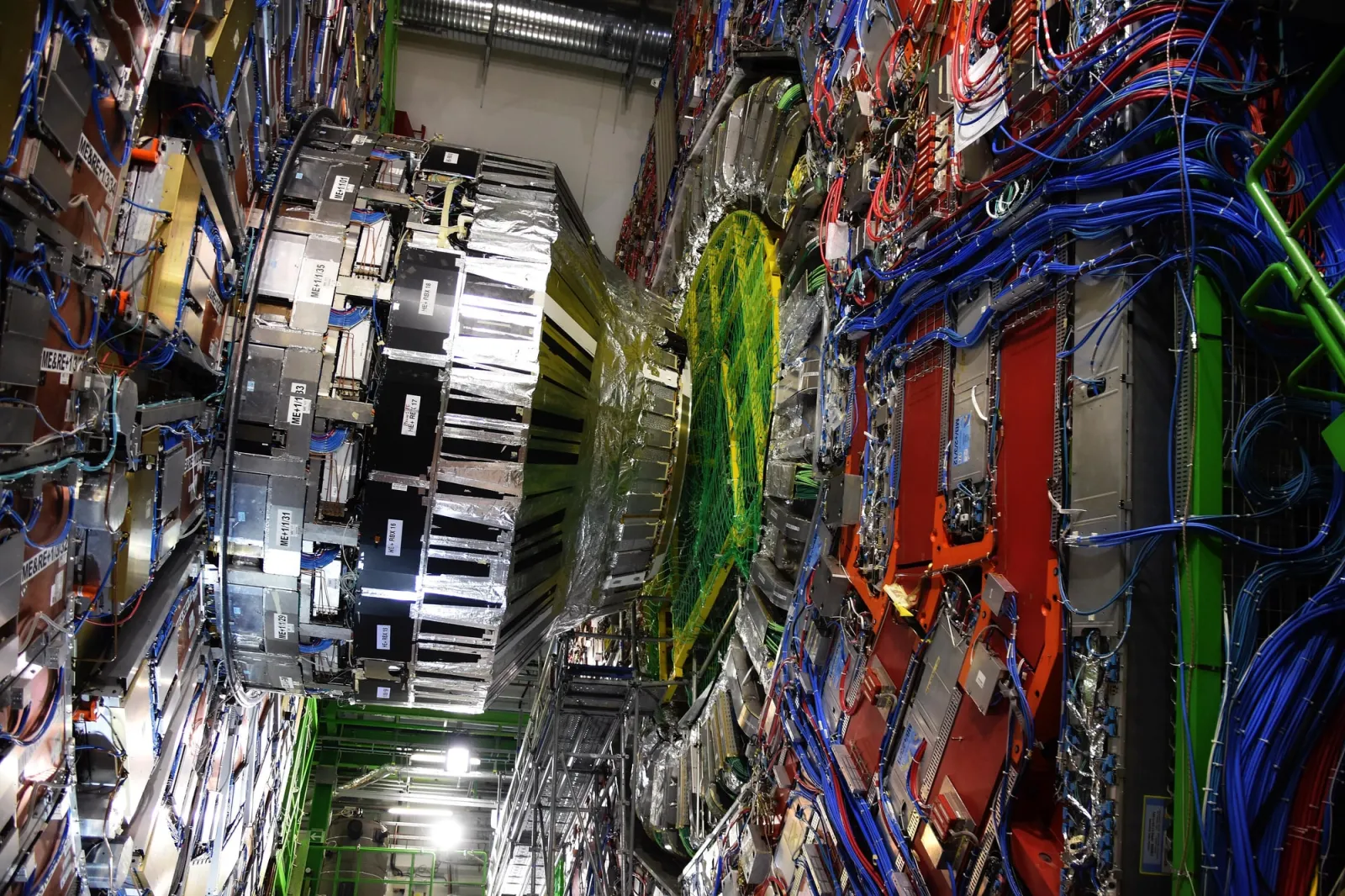Detector CMS no Grande Colisor de Hádrons, no CERN