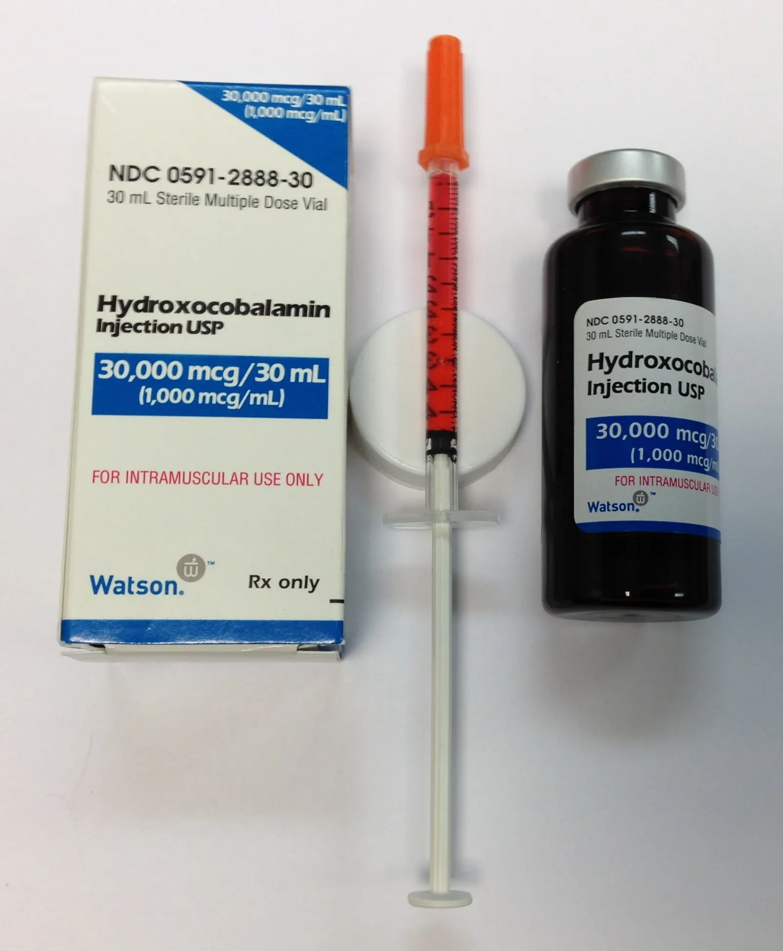 Frasco e seringa de medicamento injetável